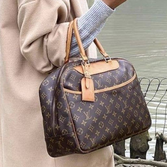 Louis Vuitton Handbags - 💎✨BEAUTIFUL✨💎AUTHENTIC Louis Vuitton Monogram Deauville Hand Bag